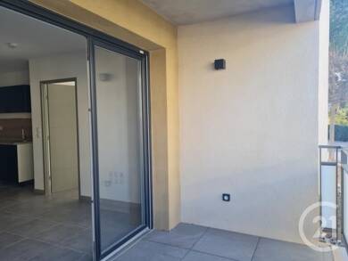 Appartement à louer 782 € 2 pièces 1 chambre 44,6 m² RDC Velaux 13880