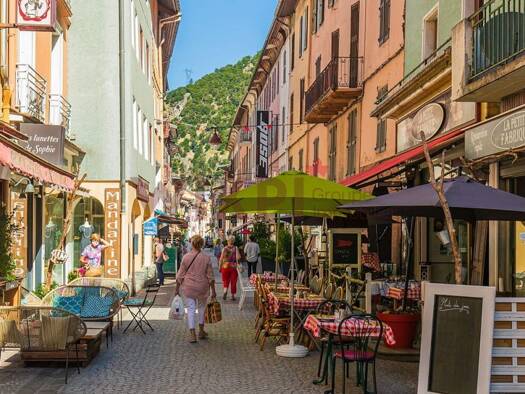Local commercial à louer 2 000 € 178 m² de surface de vente Moutiers 73600