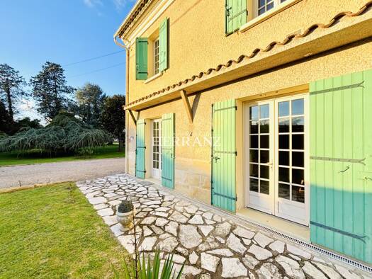 Maison de plain-pied à vendre 330 000 € 6 pièces 5 chambres 205 m² 3 500 m² de terrain Saint-Magne-de-Castillon 33350