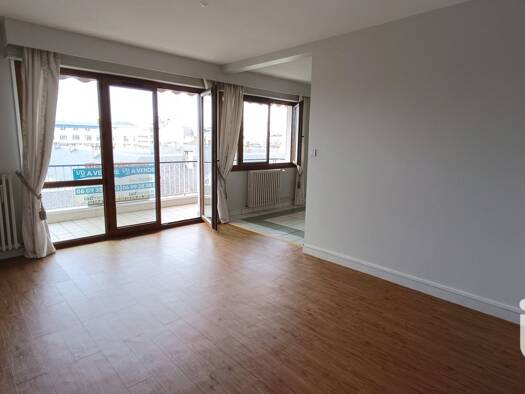 Appartement à vendre 115 000 € 4 pièces 3 chambres 90 m² Étage 4/7 Centre Ville-Les Marins Châteauroux 36000