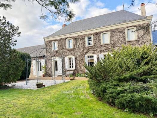 Maison à vendre 499 900 € 11 pièces 6 chambres 200 m² 15 609 m² de terrain Étriché 49330