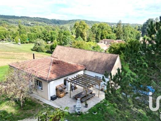 Maison de plain-pied à vendre 189 000 € 4 pièces 3 chambres 111 m² 6 700 m² de terrain Campagne 24260