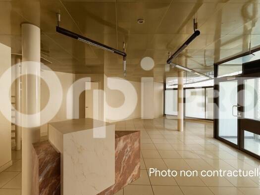 Local commercial à vendre 77 000 € 141 m² de surface de vente Commentry 03600