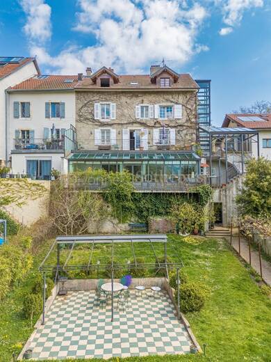 Maison de ville à vendre 2 240 000 € 12 pièces 6 chambres 420 m² 13 615 m² de terrain Gex 01170