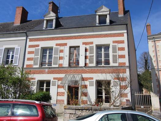 Maison à vendre 149 000 € 3 pièces 5 chambres 144 m² 561 m² de terrain Monteaux 41150