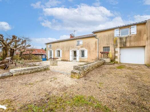 Maison à vendre 171 359 € 4 pièces 3 chambres 179 m² 4 690 m² de terrain Maillezais 85420