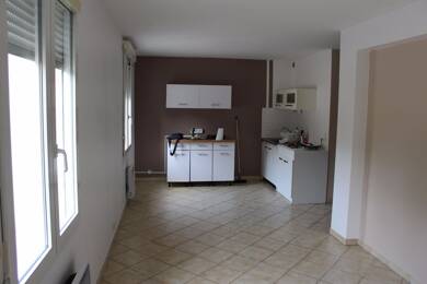 Appartement à louer 800 € 2 pièces 1 chambre 36 m² Étage 1/2 Montesson 78360