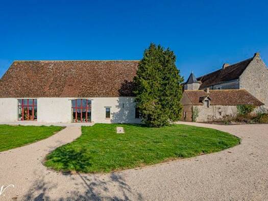 Maison à vendre 966 000 € 10 pièces 6 chambres 470 m² 14 131 m² de terrain Azay-sur-Indre 37310