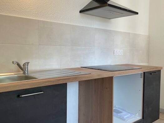 Appartement à louer 595 € 3 pièces 2 chambres 48,2 m² RDC/3 Estressin Vienne 38200