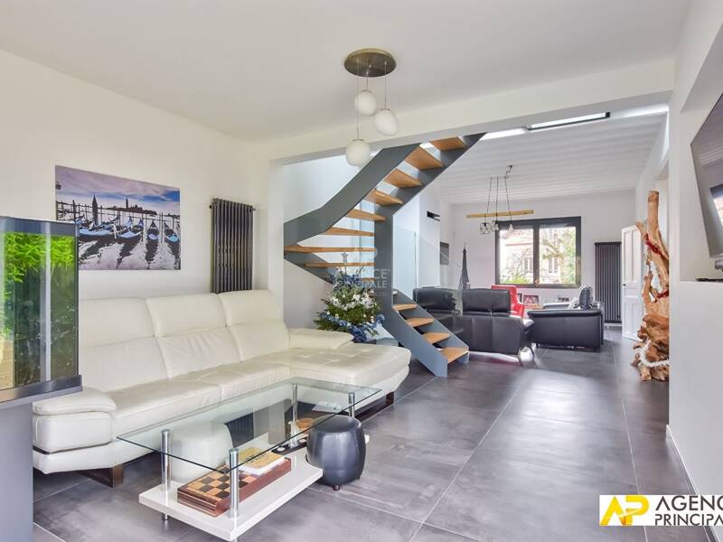 Maison à vendre, 165m², LE MESNIL LE ROI