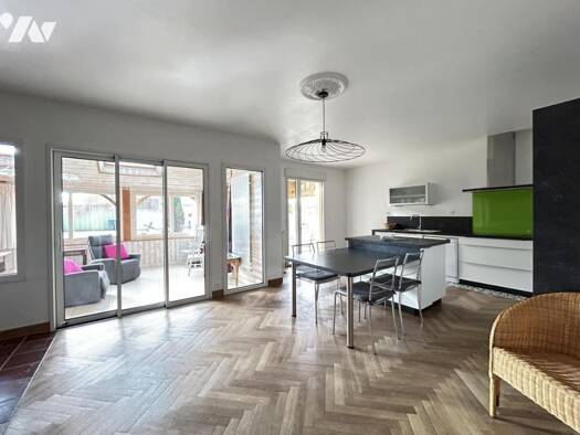 Maison à vendre 352 500 € 1 pièce 4 chambres 165 m² 722 m² de terrain Guer 56380