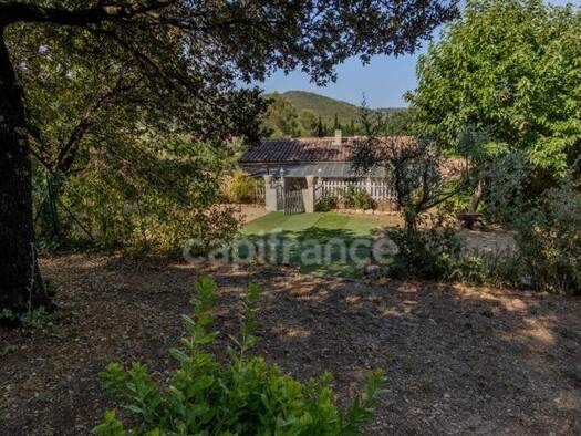 Maison de plain-pied à vendre 361 000 € 3 pièces 2 chambres 78 m² 1 650 m² de terrain La Roquebrussanne 83136
