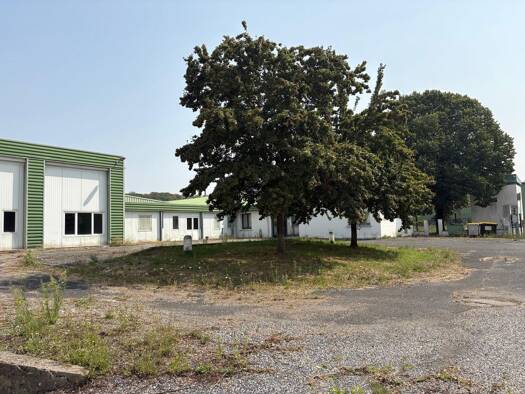 Local commercial à vendre 380 000 € 3 000 m² de surface de vente Centre Ville Carmaux 81400