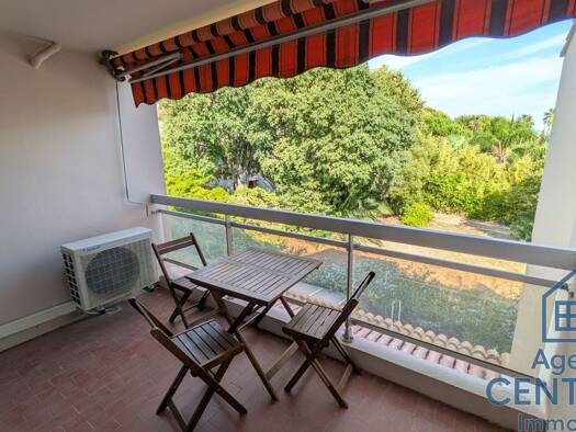 Appartement à vendre 240 000 € 2 pièces 1 chambre 29 m² Étage 2/3 La Ciotat 13600