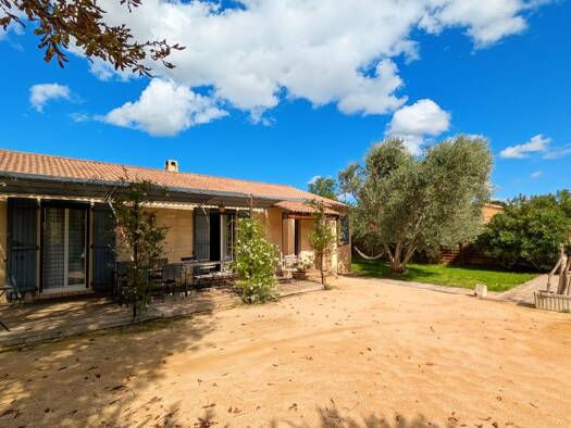 Maison de plain-pied à vendre 399 000 € 5 pièces 4 chambres 121 m² 840 m² de terrain Cabannes 13440