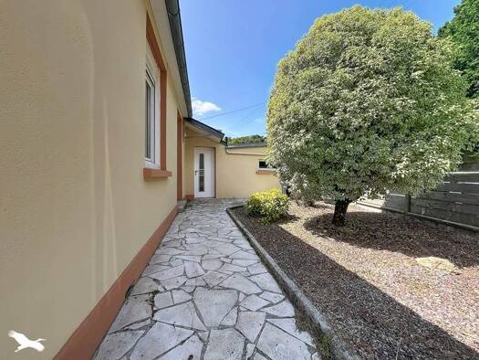 Maison de plain-pied à vendre 153 700 € 4 pièces 2 chambres 65 m² 313 m² de terrain Pont-de-Buis-lès-Quimerch 29590