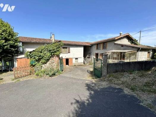 Maison à vendre 150 000 € 6 pièces 1 chambre 200 m² 1 122 m² de terrain Chevrieres 42140
