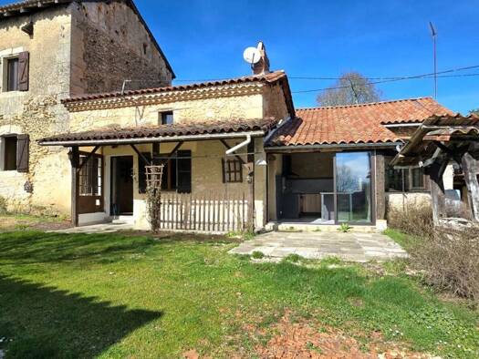 Maison à vendre 274 000 € 7 pièces 4 chambres 176 m² 1 970 m² de terrain Beauronne 24400