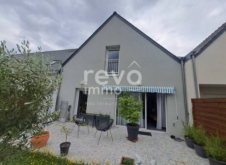 Maison à vendre 291 000 € 6 pièces 4<br/>chambres 105 m²<br/>superficie 205 m²<br/>terrain Hôtel de Ville-Verrières Trelaze 49800