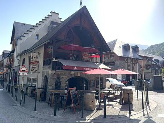 Bar / Café à vendre Fonds de commerce 550 000 € 140 m² d'espace de restauration Saint-Lary-Soulan 65170