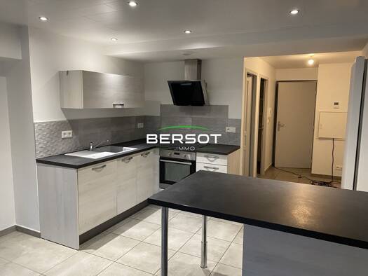 Appartement à louer 890 € 4 pièces 3 chambres 71 m² Étage 1/2 Ouhans 25520