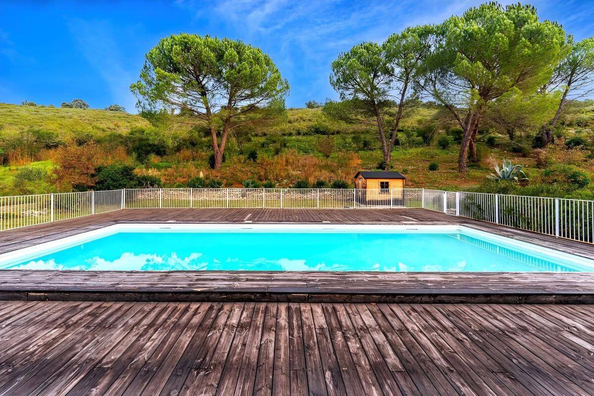 Maison à vendre, 698m², SAINTE ANASTASIE