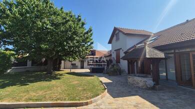 Maison à vendre 695 000 € 9 pièces 4 chambres 272 m² 1 689 m² de terrain Leclerc-Centre Ouest Brie Comte Robert 77170