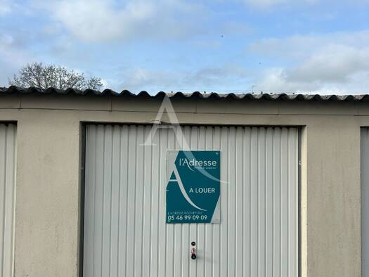 Parking à louer 95 € 16 m² Casse Aux Pretres Rochefort 17300