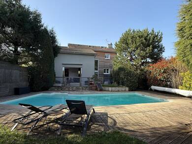 Maison à vendre 495 000 € 7 pièces 5 chambres 223 m² 998 m² de terrain St Etienne 42100