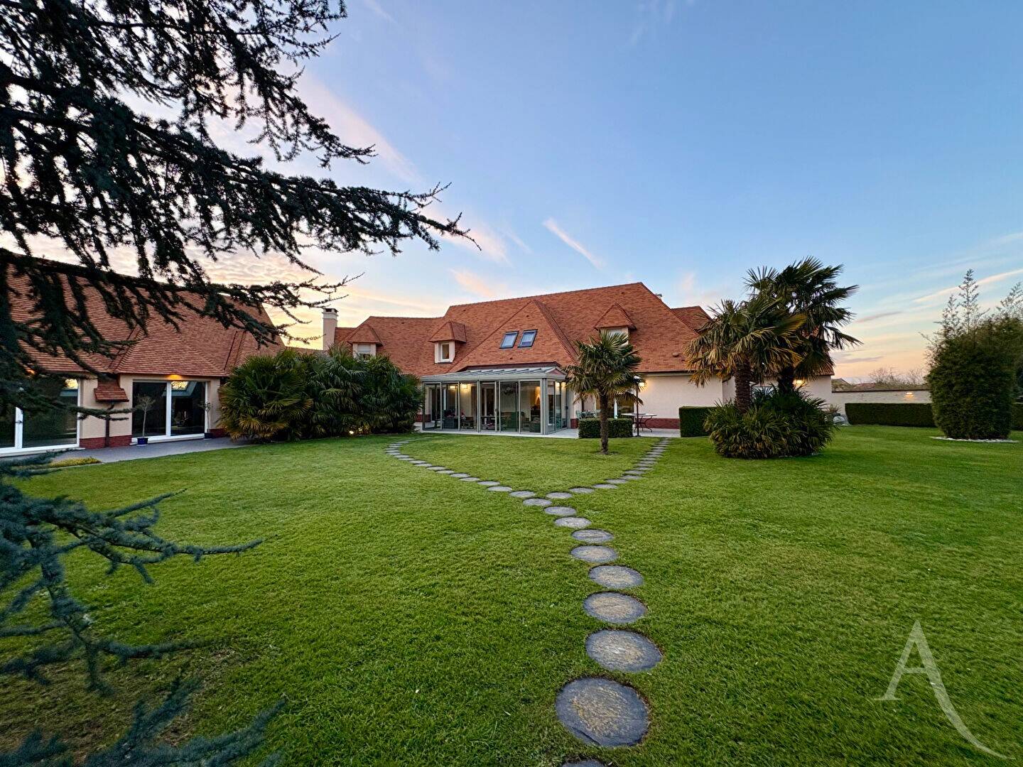 Maison à vendre, 372m², CAEN
