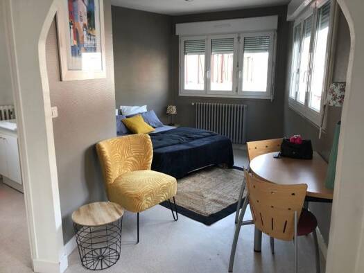 Appartement à louer 410 € 1 pièce 26 m² Étage 1/1 Couzergues Ussel 19200