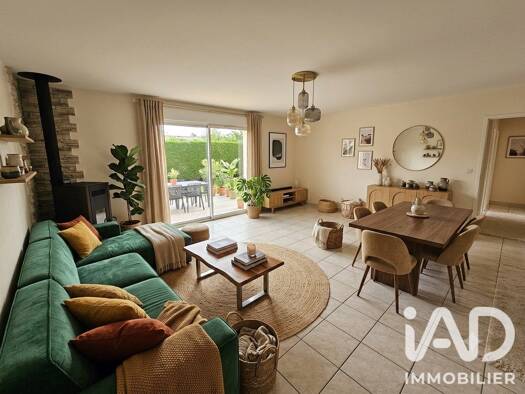 Maison de plain-pied à vendre 224 000 € 4 pièces 3 chambres 87 m² 622 m² de terrain Saint-Georges-des-Coteaux 17810