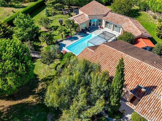 Maison à vendre 1 442 000 € 10 pièces 7 chambres 297 m² 3 282 m² de terrain Basses-Barolles Saint-Genis-Laval 69230