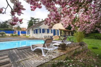 Maison à vendre 676 000 € 8 pièces 6 chambres 202 m² 2 126 m² de terrain Bois-le-Roi 77590