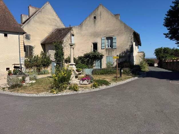 Maison à vendre 375 000 € 14 pièces 13 chambres 310 m² 2 253 m² de terrain Gourdon 71300
