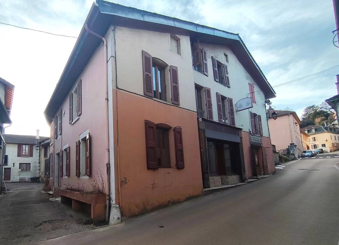 Maison à vendre, 322m², SAINT GEOIRE EN VALDAINE
