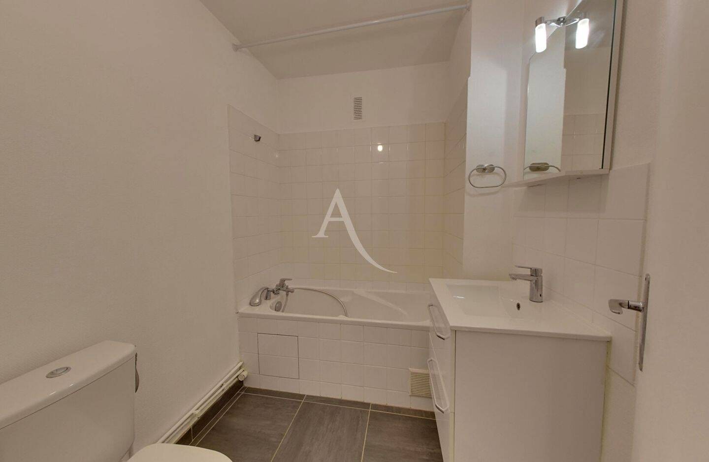 Maison à louer, 28m², SAINT MAUR DES FOSSES