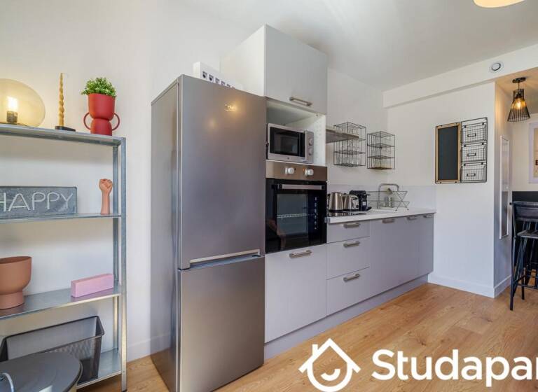 Appartement à louer 515 € 1 pièce 1<br/>chambre 11 m²<br/>superficie 1er<br/>étage Marseille 10ème 13010