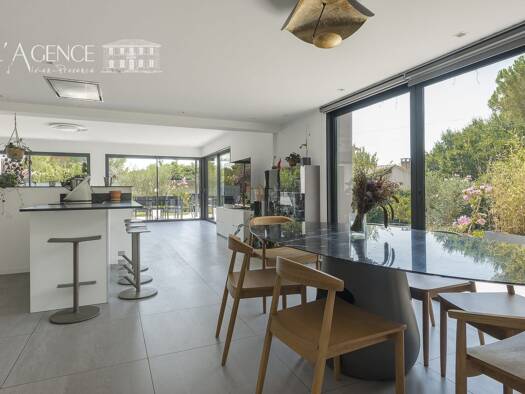 Maison à vendre 1 365 000 € 8 pièces 7 chambres 230 m² 1 022 m² de terrain Les Faurys Venelles 13770