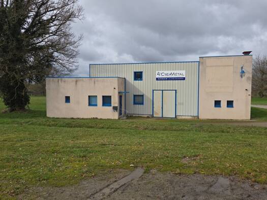 Entrepôt à vendre 140 000 € 569 m² d'espace de stockage Limoise 03320