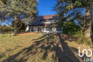 Maison à louer 2 600 € 8 pièces 5 chambres 230 m² 800 m² de terrain Chavenay 78450