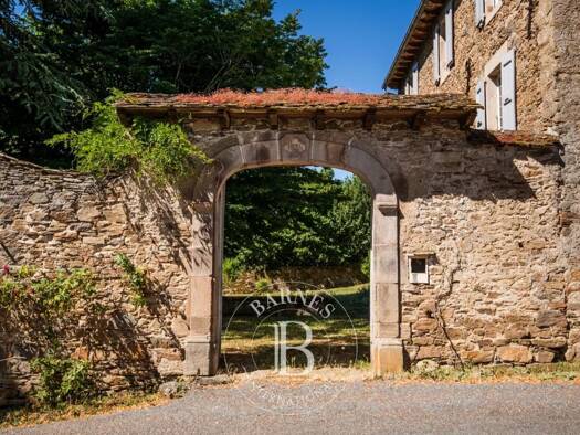 Maison de plain-pied à vendre 360 000 € 8 pièces 6 chambres 235 m² 1 400 m² de terrain Ségur 12290