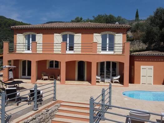 Villa à vendre 675 000 € 5 pièces 4 chambres 150 m² 1 837 m² de terrain Callas 83830