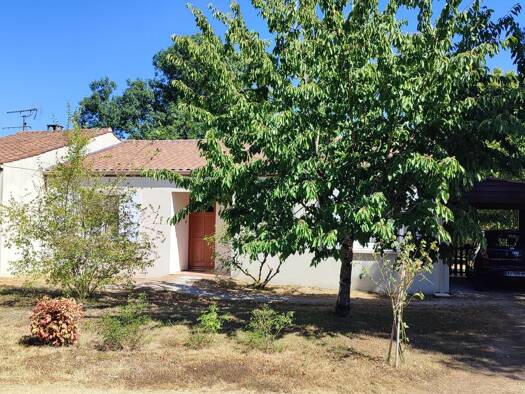 Maison à vendre 231 000 € 5 pièces 3 chambres 109 m² 1 308 m² de terrain La Clisse 17600