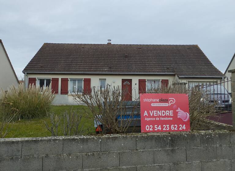 Maison de plain-pied à vendre 132 800 € 5 pièces 3<br/>chambres 98 m²<br/>superficie 1 154 m²<br/>terrain Sarge sur Braye 41170