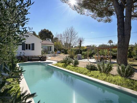 Maison de plain-pied à vendre 795 000 € 4 pièces 3 chambres 130 m² 4 200 m² de terrain Le Castellet 83330