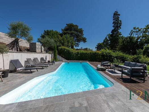 Maison à louer 3 400 € 5 pièces 4 chambres 186 m² 1 500 m² de terrain St Cyr Au Mont d Or 69450