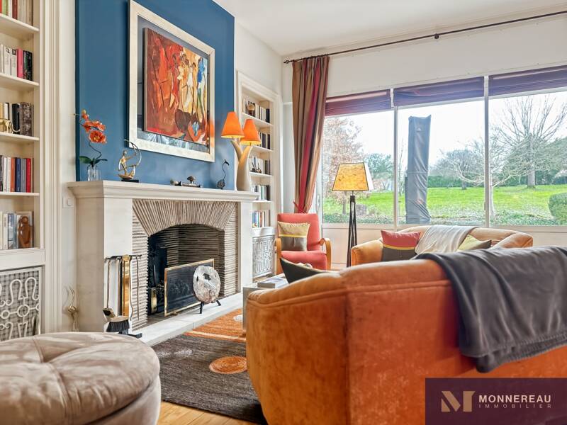 Maison à vendre, 375m², ROULLET SAINT ESTEPHE