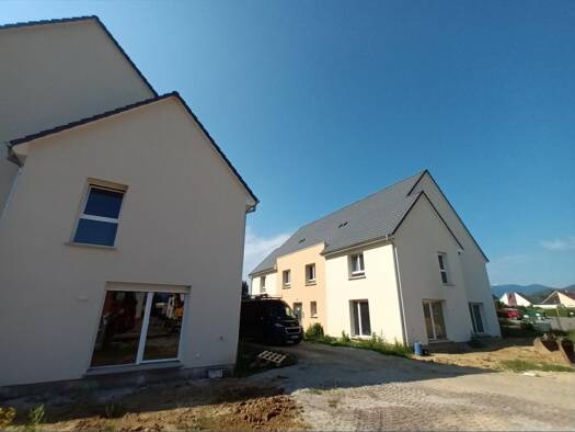 Appartement à louer 997 € 4 pièces 3 chambres 92 m² RDC Issenheim 68500