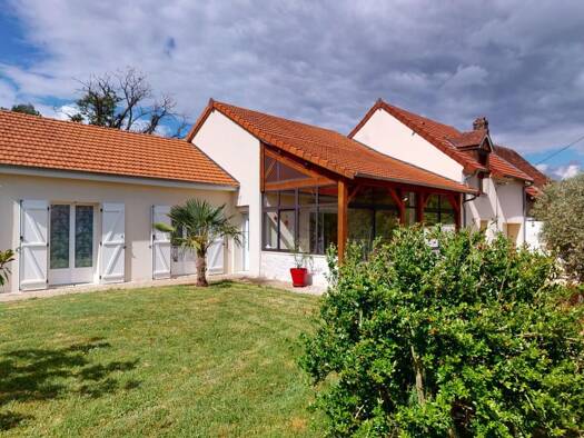 Maison à vendre 156 000 € 3 pièces 2 chambres 97 m² 1 643 m² de terrain Sens-Beaujeu 18300